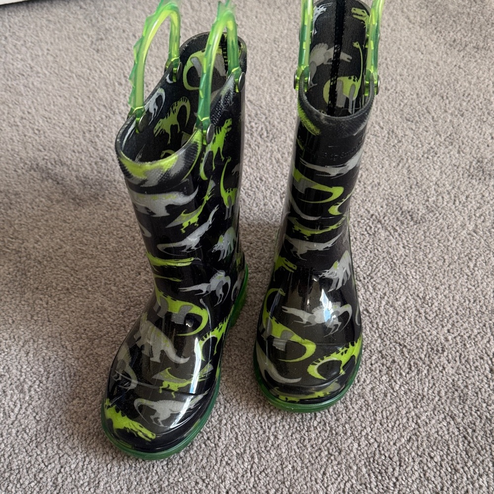 Kids Dinosaur light up Rain Boots - Black and Green